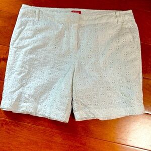 Izod white eyelet shorts size 10